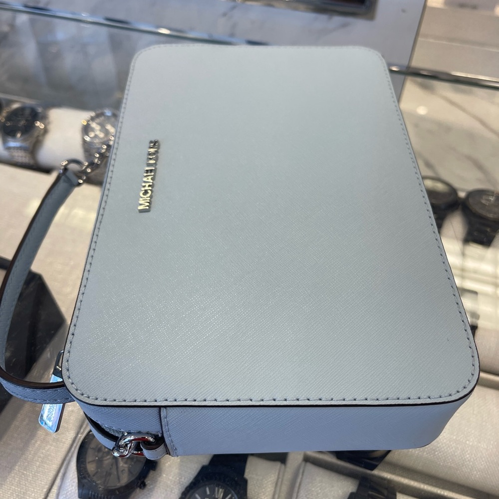 MICHAEL KORS Jet Set Large Saffiano Leather EW Crossbody Bag
Pale Ocean
NWT - Picture 11 of 12
